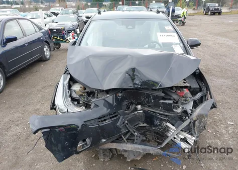 2020 Toyota Prius Xle z USA, uszkodzony, nr VIN JTDKARFU4L3114980